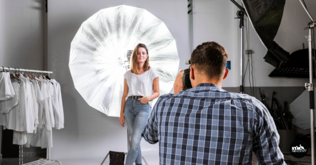 7 เทคนิคการจัดแสงในการถ่ายภาพ ที่มือใหม่ต้องรู้ 7 เทคนิคการจัดแสงในการถ่ายภาพ ที่มือใหม่ต้องรู้