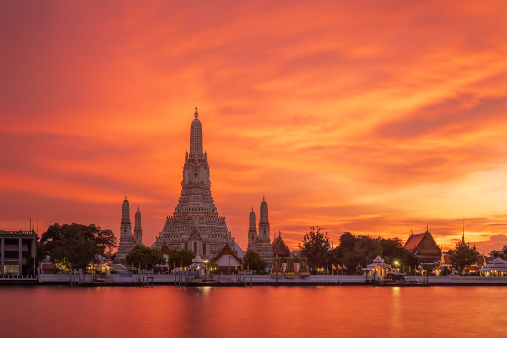 wat arun ratchawararam temple dawn five pagodas twilight famous tourist destination bangkok thailand 0